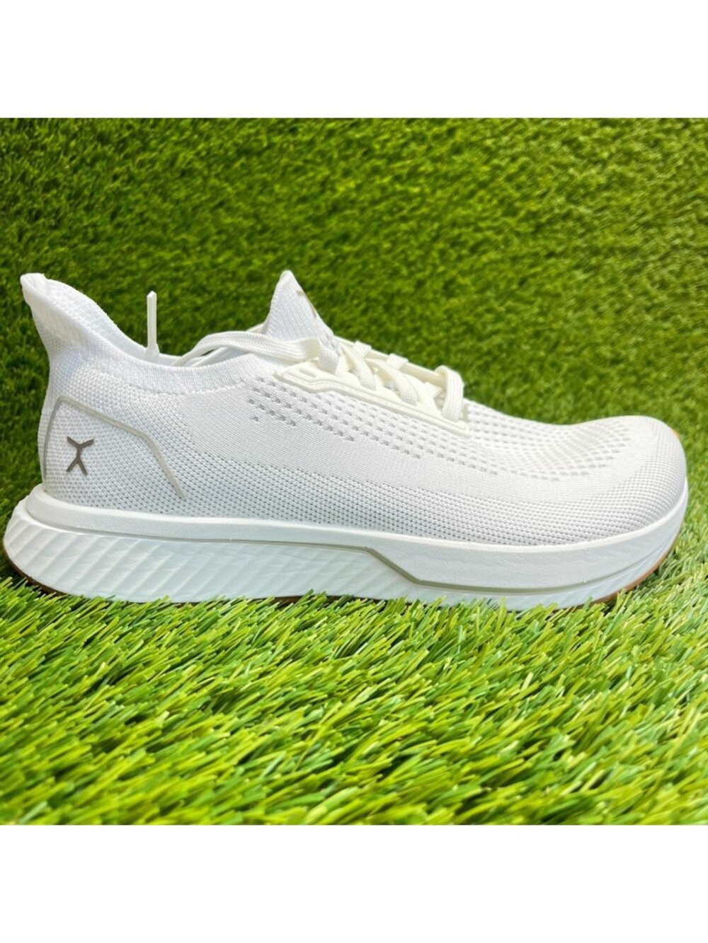 Flux Adapt Runner White Gum Womens Size 8.5 Mens Size 7 Running Athletic Shoes